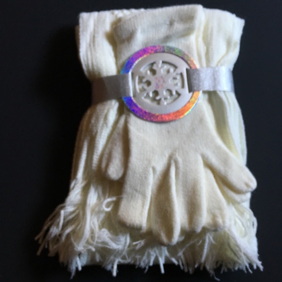 NWT NYC Scarf & Gloves - Picture 2 of 6